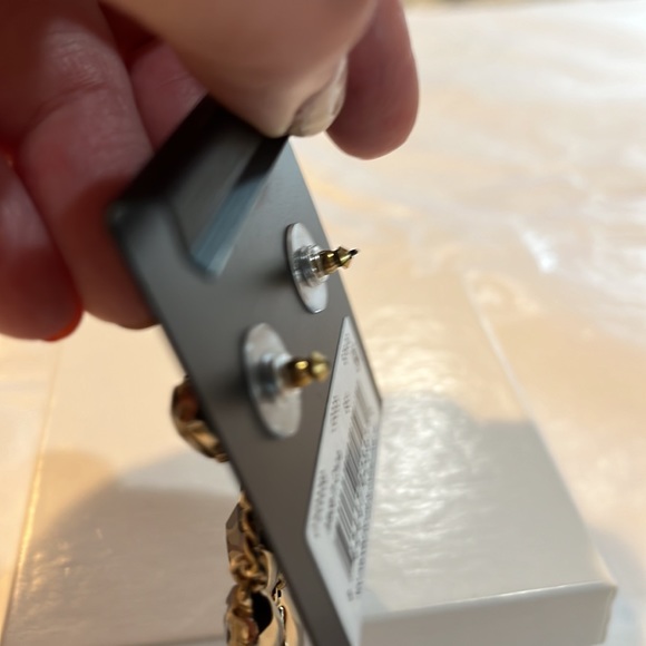 NEW Givenchy
Crystal Small Chandelier Earrings In Greige - Picture 5 of 7